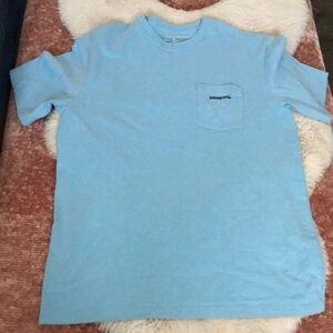 EUC Patagonia 1 pocket tee